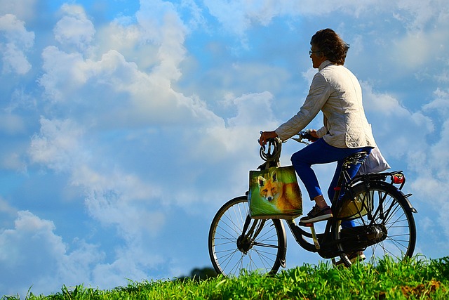jízda ženy na kole